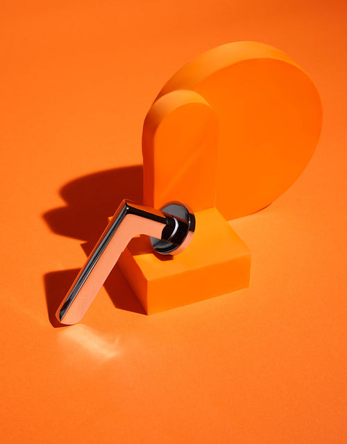 Adda door handle set on round rose