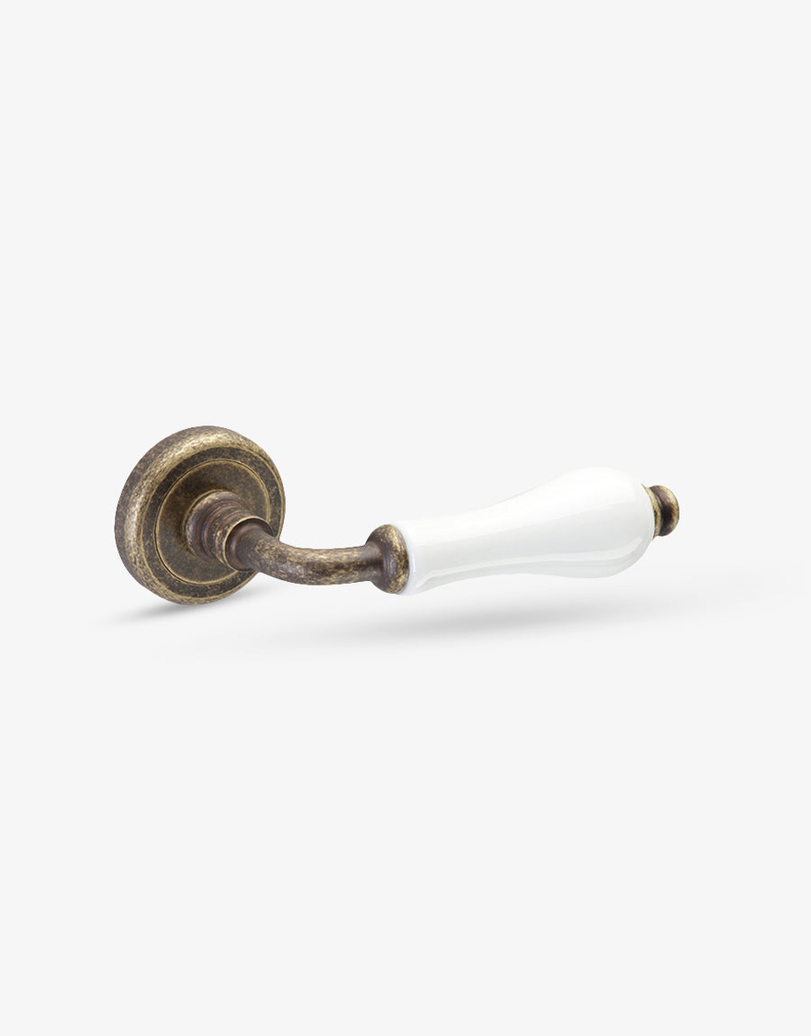 Bel.la door handle set on round rose