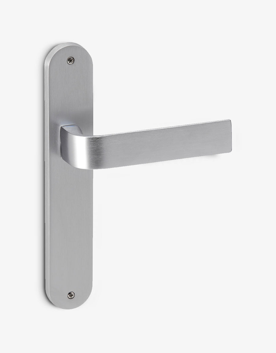 Sens.so lever handle set on an oval backplate