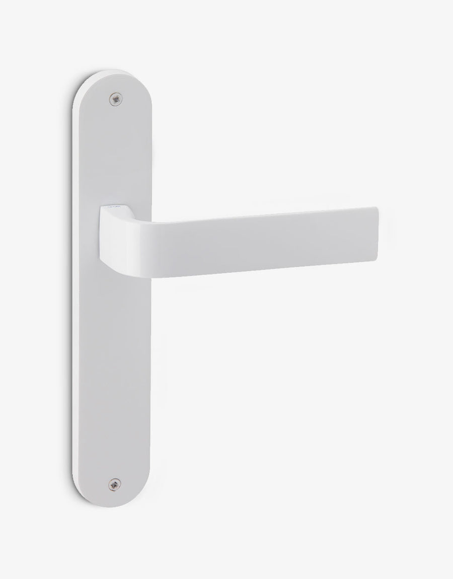 Sens.so lever handle set on an oval backplate