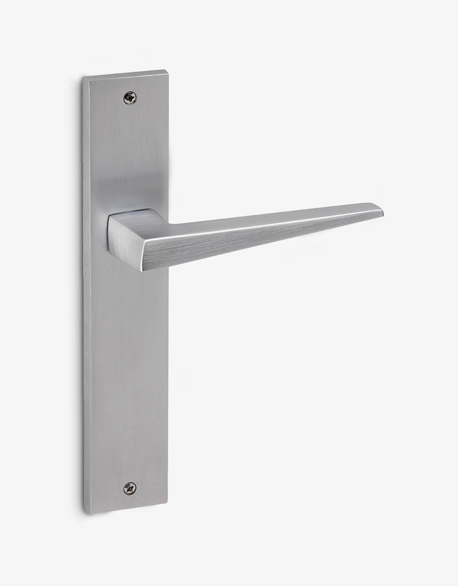 Strip lever handle set on a rectangular backplate
