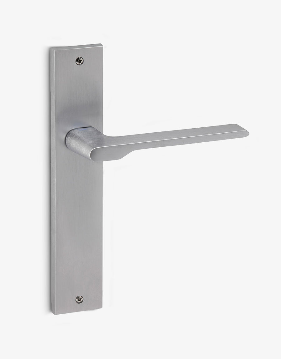 Special lever handle set on a rectangular backplate