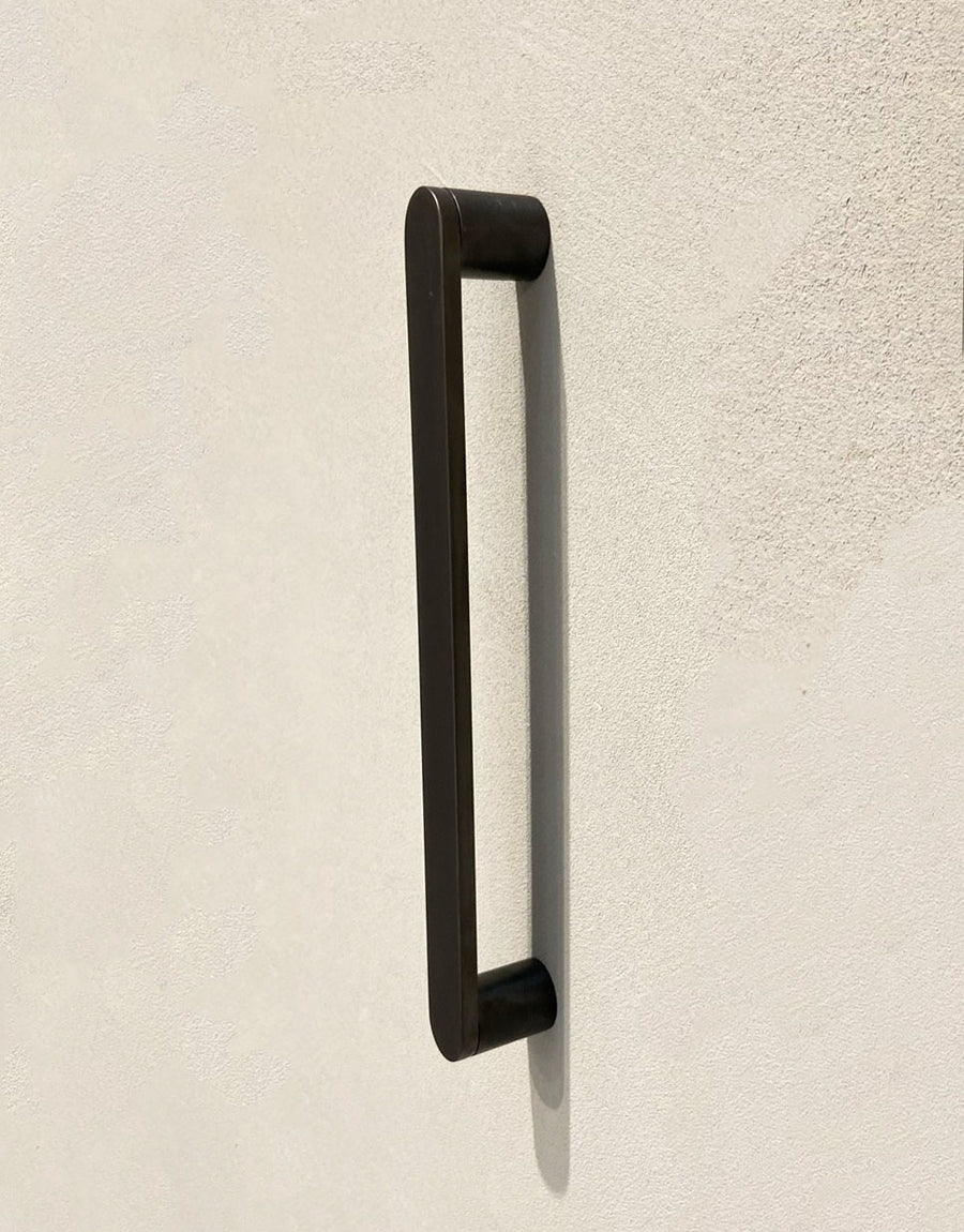 Amps pull handle