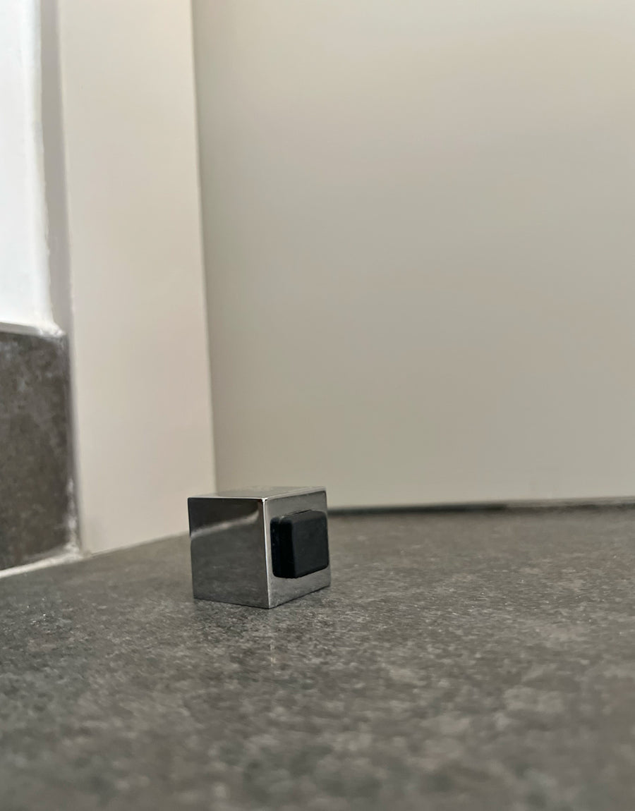 Cube door stop