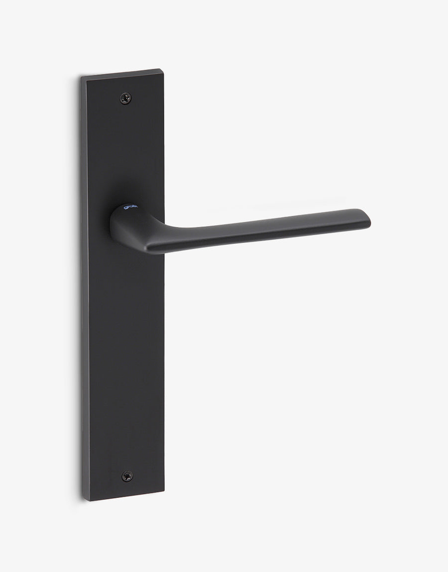 Baci lever handle set on a rectangular backplate