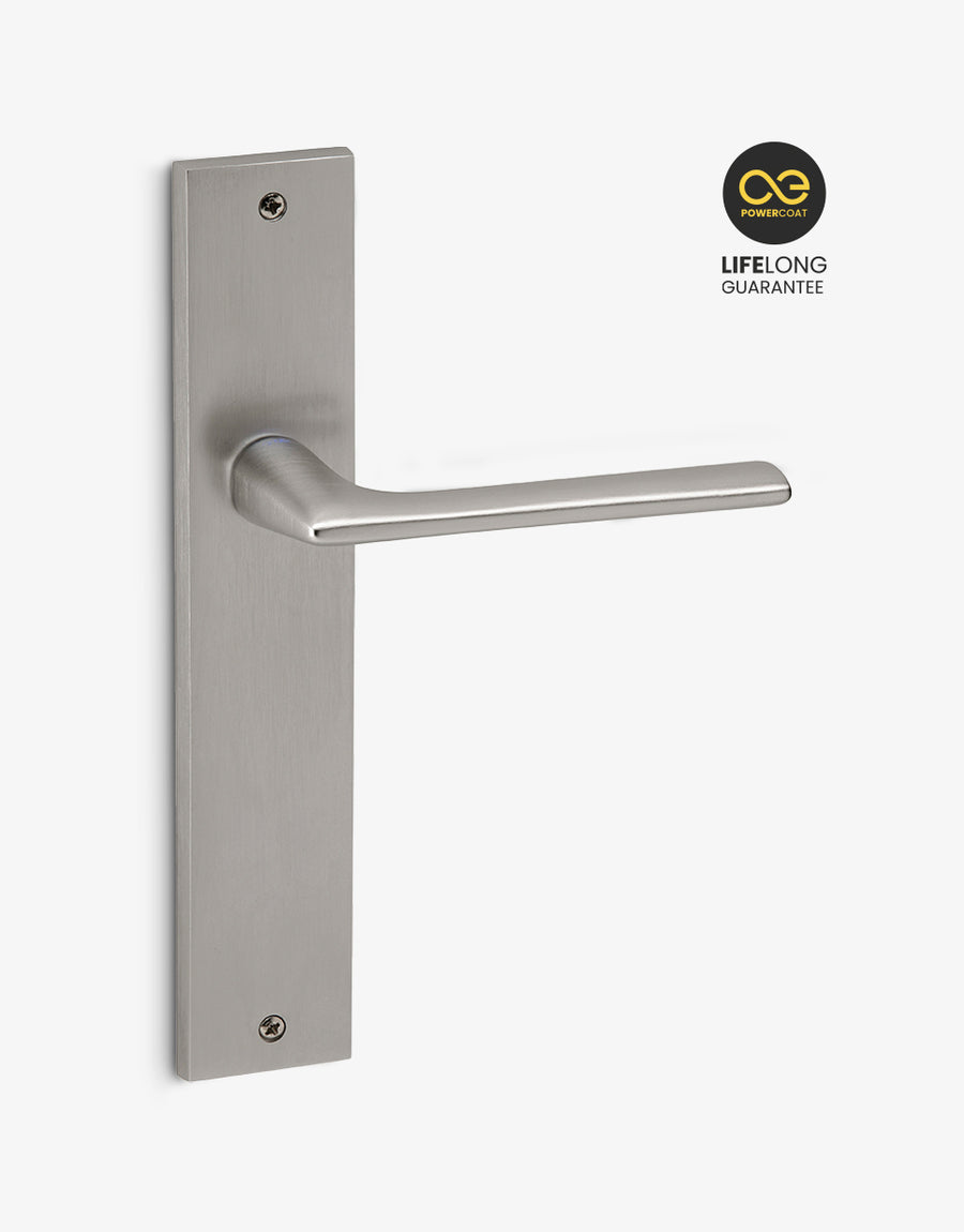 Baci lever handle set on a rectangular backplate