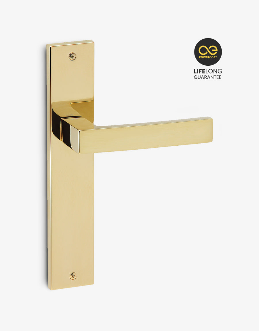 Ángolo lever handle set on a rectangular backplate