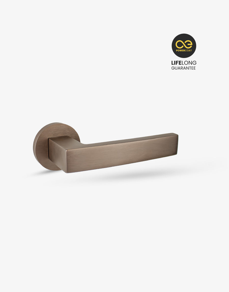 Ángolo door handle set on round rose